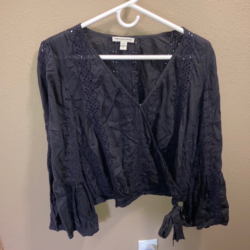 Eyelet top with flowy sleeves in grey, size large
